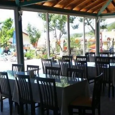 Red Rose Hotel