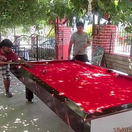 Red Rose Hotel 3*