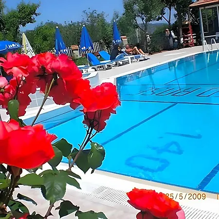 Red Rose Hotel 3*