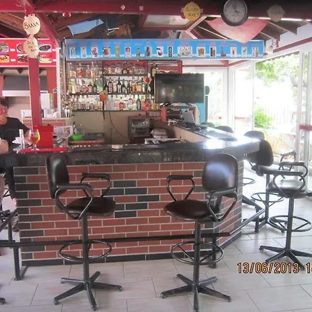 红玫瑰酒店 酒店 厄吕代尼兹
